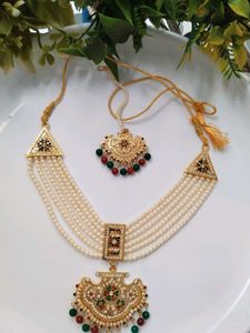 Elegant Pearl Necklace Set