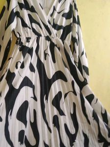 Beautiful Black 🖤 And White 🤍 Dress