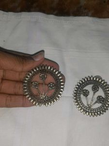 Set Of 2 Oxidized Earrings