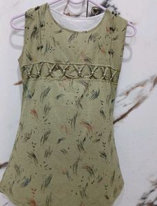 Stylish Green Sleeveless Top