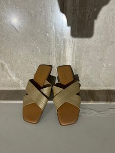 Stylish Gold Flats