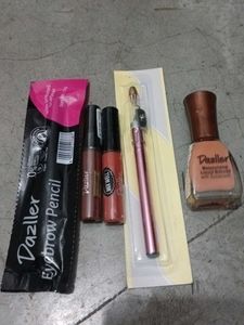 DAZLLER MAKEUP KIT OF 5 PRODUCTS