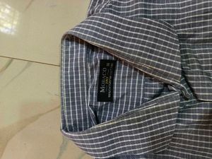 Men&#39;s Striped Casual Shirt