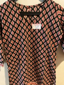 Patterned 3/4 Sleeve Top Size S