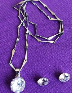 small pandent with earrings