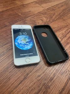 iPhone 5s 16gb Gold In Good Condition With Cover