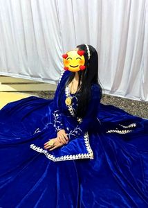 💙💙💙...agar Kisiko Chahiye To Order For This Lahngacholi... 1 Week Me Ready Ho Jayega...Royal Blue Velvet Lahngacholi....💙💙