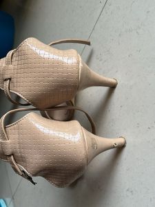 Brand New beige Stilettos 👠