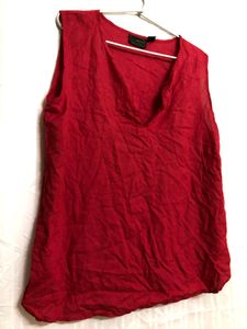 Red Sleevless Top