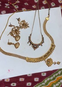 BEAUTIFUL GOLD-TONED STATEMENT JEWELRY - Intricate