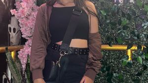 H&amp;M Crop Zipper Hoodie!