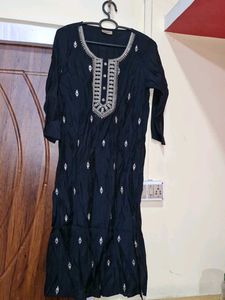 Elegant Black Embroidered Kurta | L