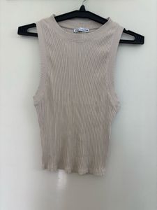 ZARA KNIT FITTED SOLID TOP