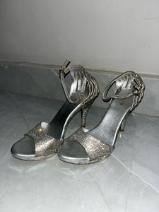 Sparkly Silver Heels🤍