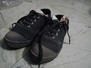 Black school shoes for girls and boys size 5