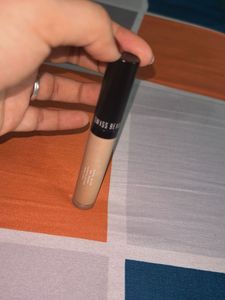 Flawless Coverage with Swiss Beauty Concealer 04