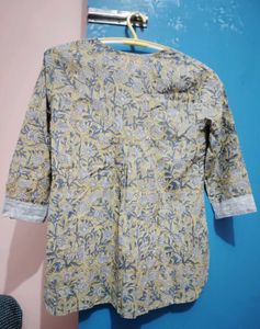 Manngiri Floral Print Tunic Top ( XS) Size