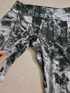 Marble Print Cropped Leggings