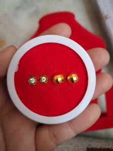 Beautiful New 2 Pairs Studs