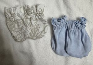 5 &amp; 2 Pais Of Baby Socks And Mittens
