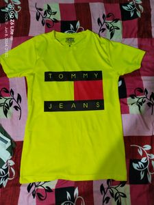 Tommy Hilfiger T-shirt M Size