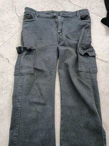 I'm selling this pant