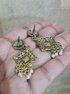 Earing 1