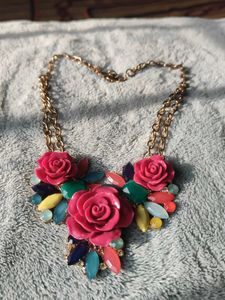 Stunning Roses Design Neckpiece