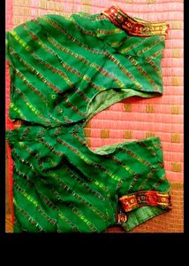 Pretty Saree With Blouse