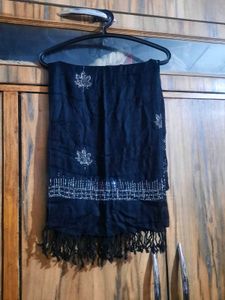 Combo Of Black And White Stoles