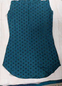 Simple Sleevless Teal Kurti