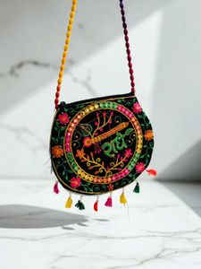 Radhe Krishna SoulSet – T-shirt, Sling &amp; Keyring