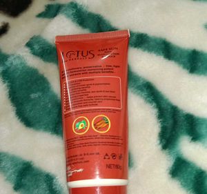 Lotus Herbals Safe Sun SPF 50