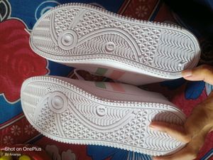 Woman White Sneaker 👟