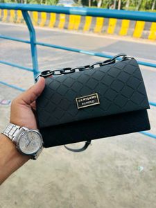 ELEGANT BLACK SLING BAG