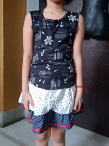 Girl&#39;s Top and Skirt Set