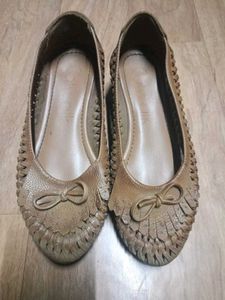 Brown  Bow Flats