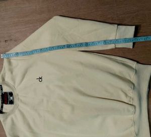 CK Sweatshirt - Stylish and comfy