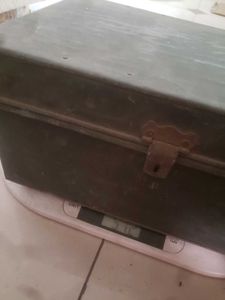 Vintage Trunk Iron Very Cute