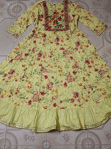 Floral Embroidered Kurta