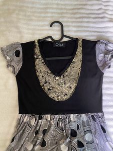 Stretchy Peplum type..Black &amp; White Top