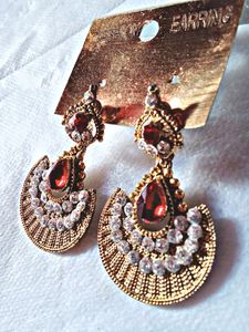 TRADITIONAL PAIR OF EARRING