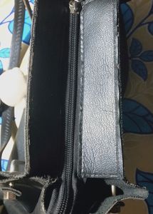Black Bag,,,Atchhi Condition Me Hain,,,Maine Kuch Din Use Kiya Haim