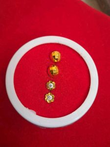 Beautiful New 2 Pairs Studs