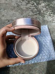 TIRA Pouch 👝