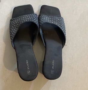 Zudio Black Embellished Slider heels