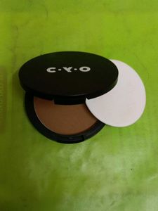 Matte pressed powder (shade Dark)
