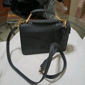 Black Handbag With Sling