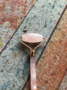 Nykaa Rose Quartz Face Roller