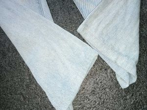 Light Wash ripped Denim Jeans